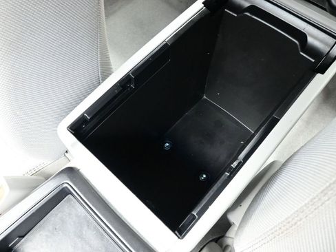 Used 2016 Toyota Camry LE image 4