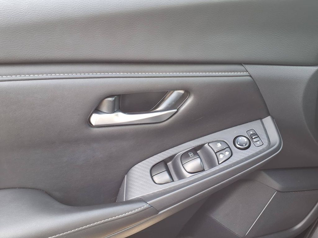 Used 2025 Nissan Sentra SV w/ All-Weather Package FWD image 18