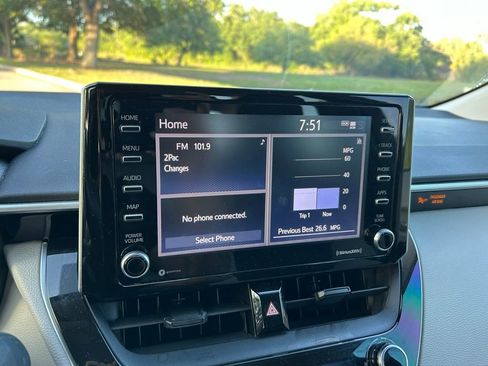 Used 2021 Toyota Corolla LE image 23