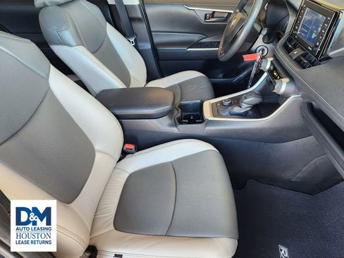 Used 2022 Toyota RAV4 LE image 21