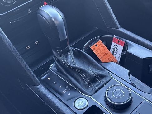 Used 2022 Volkswagen Atlas Cross Sport SE image 24