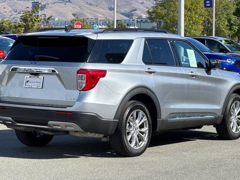 Used 2022 Ford Explorer XLT w/ Equipment Group 202A image 4