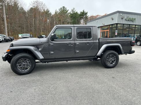 New 2026 Jeep Gladiator Sport image 13