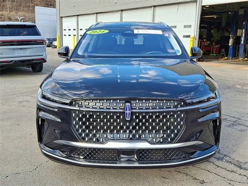 Used 2024 Lincoln Nautilus Reserve w/ Equipment Group 202A image 2