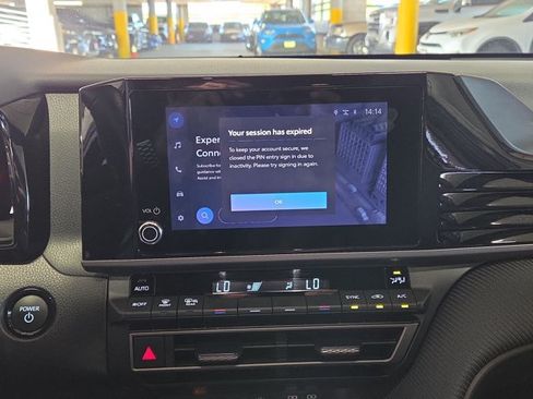 Used 2025 Toyota Camry SE FWD image 13