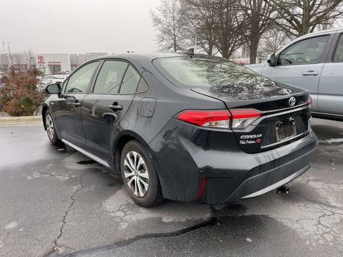Used 2021 Toyota Corolla LE image 3