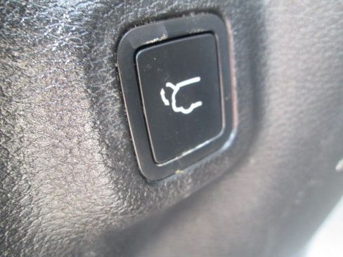 Used 2017 Jeep Compass Latitude w/ Popular Equipment Group FWD image 12