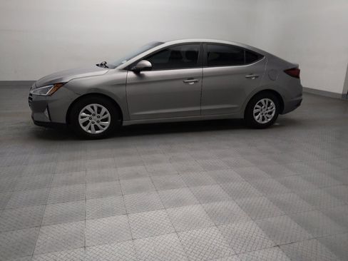 Used 2020 Hyundai Elantra SE w/ Cargo Package (C1) FWD image 2