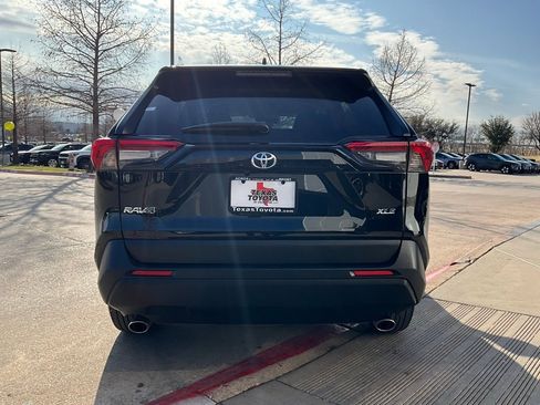 Used 2025 Toyota RAV4 XLE image 7
