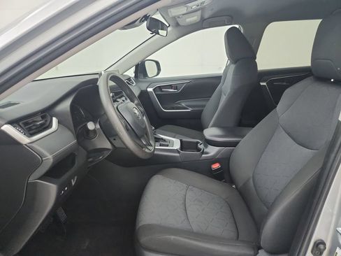 Used 2025 Toyota RAV4 XLE AWD/4WD image 19