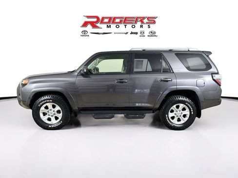 Used 2015 Toyota 4Runner SR5 w/ Four Season Floor Mat Package AWD/4WD image 9