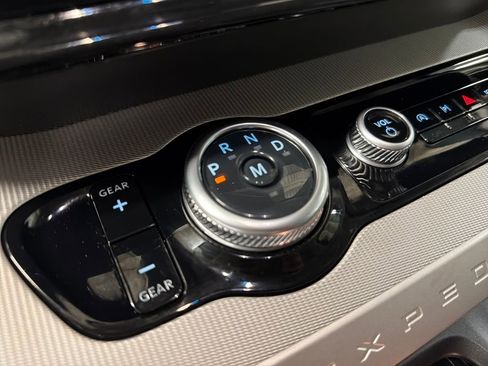 Used 2025 Ford Expedition Active image 30