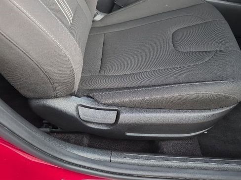 Used 2025 Hyundai Elantra SEL image 11