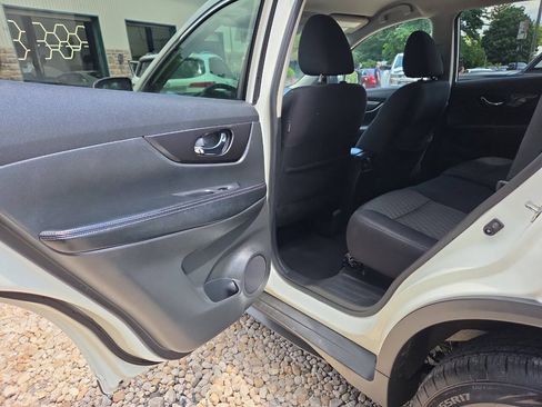 Used 2019 Nissan Rogue S w/ Special Edition Package AWD/4WD image 15