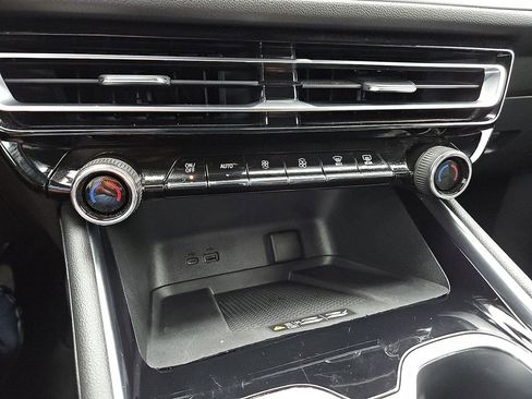 Used 2024 Chevrolet Traverse LT image 25