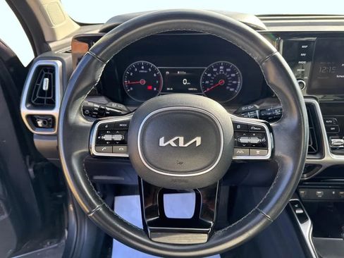 Used 2022 Kia Sorento EX w/ Panoramic Sunroof Package image 16