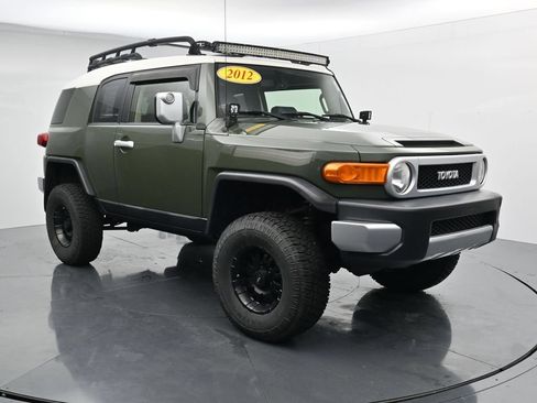 Used 2012 Toyota FJ Cruiser 4WD w/ Convenience Pkg image 2