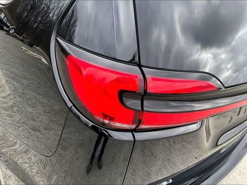 Used 2024 Chrysler Pacifica Touring-L image 30