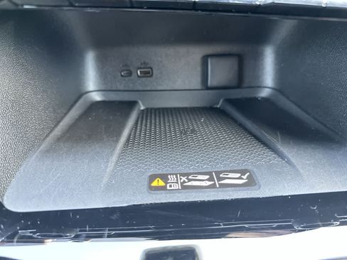 Used 2026 Chevrolet Traverse LT FWD image 35