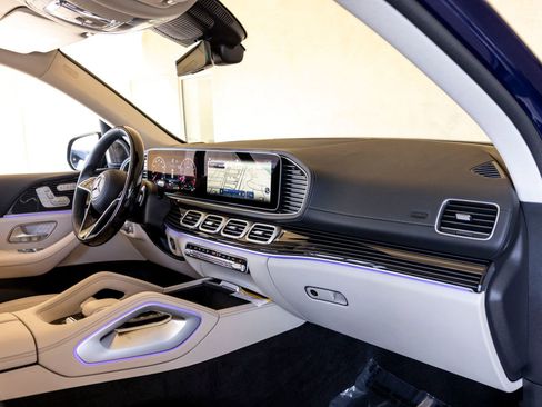New 2026 Mercedes-Benz GLS 580 4MATIC image 31