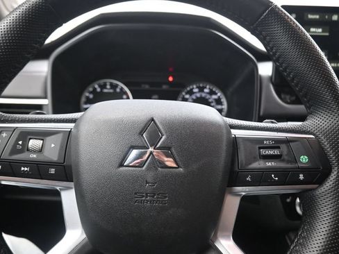 Used 2025 Mitsubishi Outlander SE AWD/4WD image 7