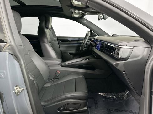 Certified 2025 Porsche Macan 4 Electric AWD/4WD image 22