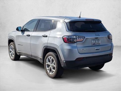 Used 2024 Jeep Compass Sport image 7