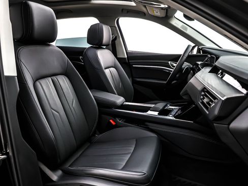 Used 2024 Audi Q8 e-tron Premium Plus image 7