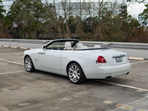 Used 2017 Rolls-Royce Dawn RWD image 22