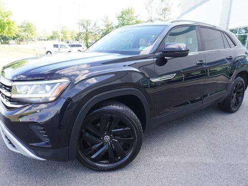 Used 2020 Volkswagen Atlas Cross Sport SE w/ Panoramic Sunroof Package AWD/4WD image 3