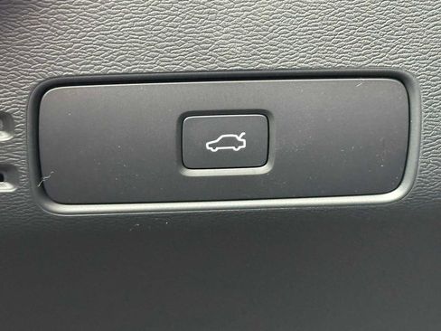 New 2026 Volvo XC40 B5 Ultra w/ Protection Package Premier AWD/4WD image 32