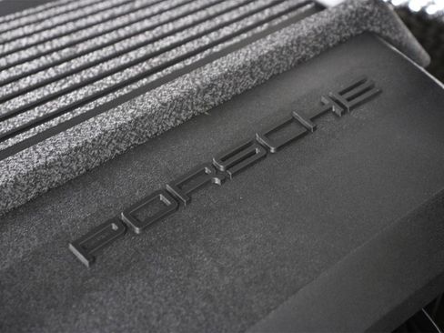 Used 2025 Porsche Macan image 27