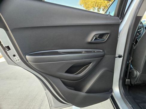 Certified 2022 Chevrolet Trax LT w/ LT Convenience Package image 16