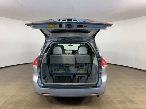 Used 2013 Toyota Sienna XLE AWD/4WD image 12