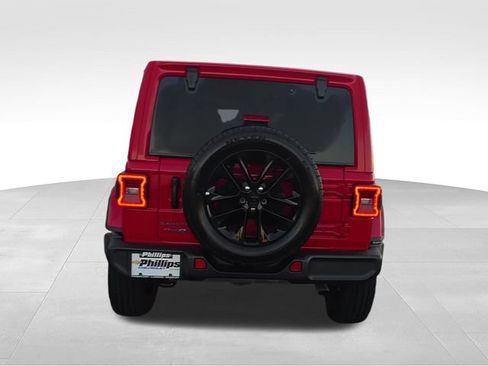 Used 2025 Jeep Wrangler Unlimited Sahara AWD/4WD image 8