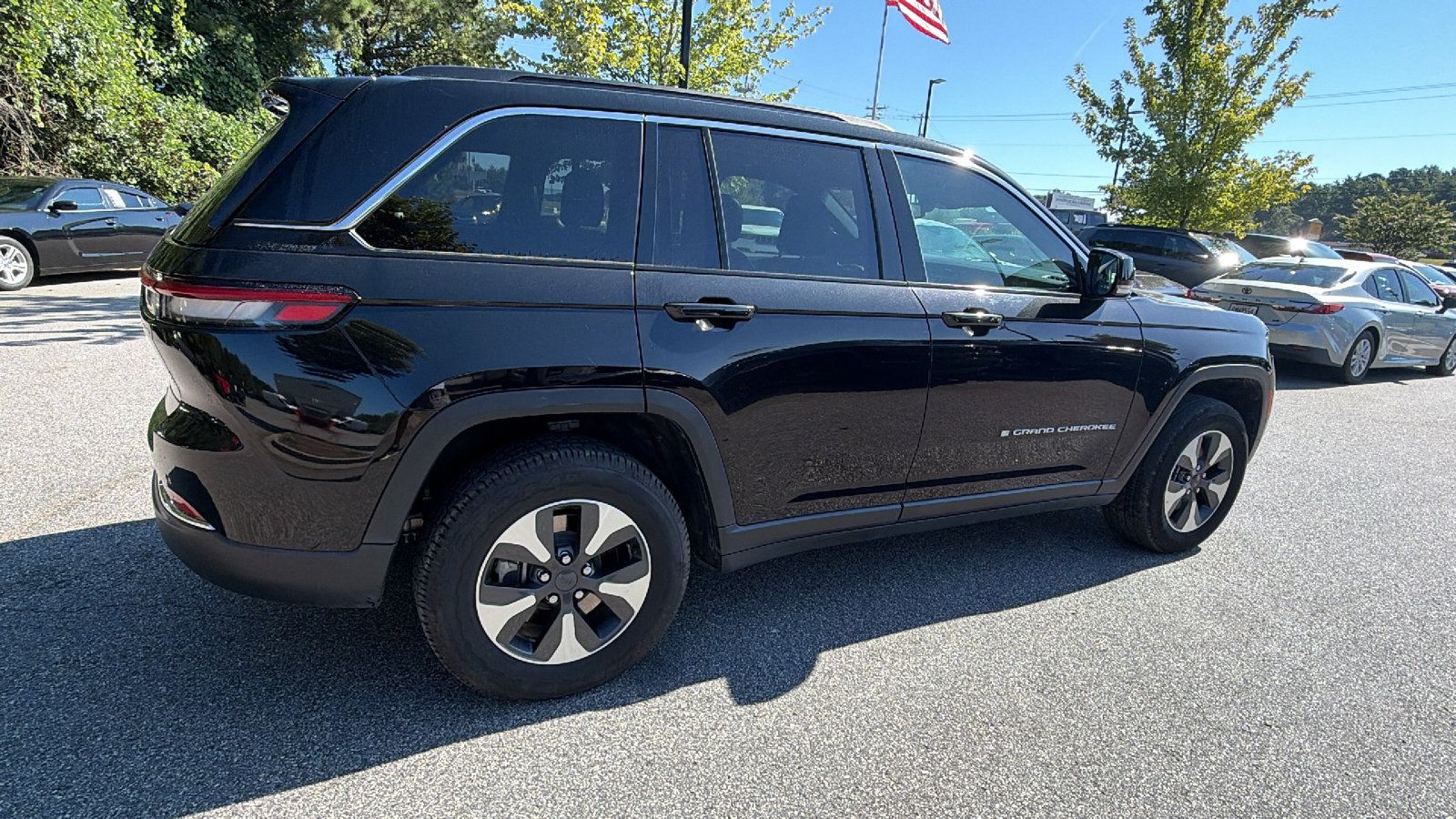 Used 2024 Jeep Grand Cherokee Limited 4xe AWD/4WD image 8