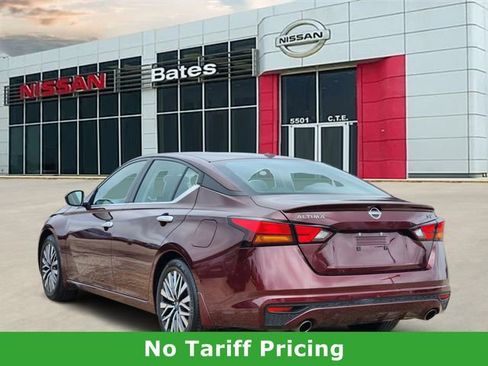 Used 2024 Nissan Altima 2.5 SV w/ SV Premium Package FWD image 5