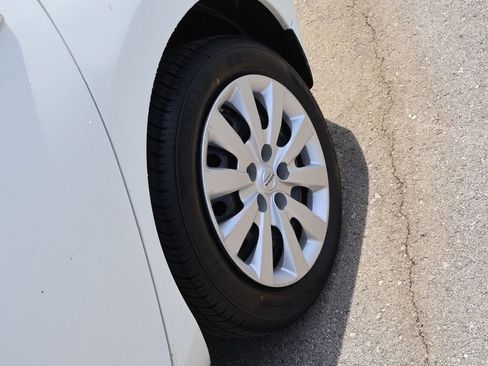 Used 2015 Nissan Leaf S FWD image 39
