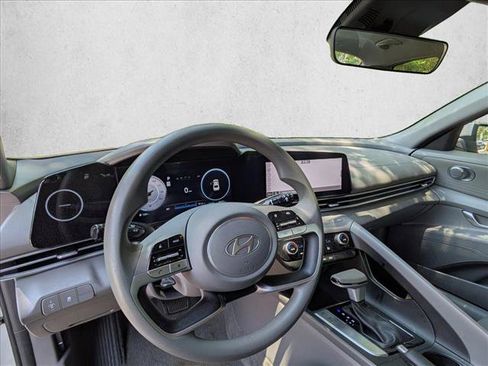 Used 2024 Hyundai Elantra SEL FWD image 10