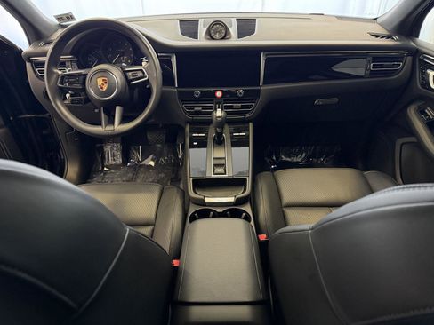 Certified 2022 Porsche Macan image 17