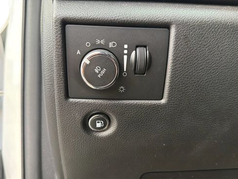 Used 2021 Jeep Grand Cherokee Laredo X AWD/4WD image 17