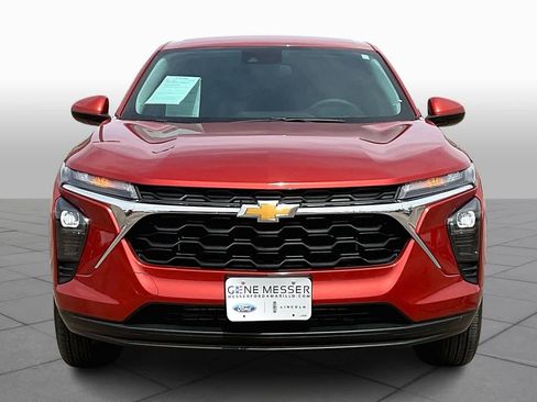Used 2024 Chevrolet Trax LS w/ LS Convenience Package FWD image 4