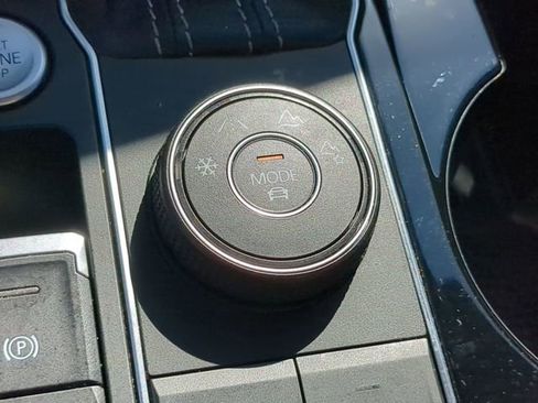 Certified 2022 Volkswagen Atlas Cross Sport SEL Premium R-Line image 28