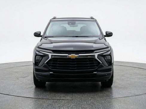 Used 2025 Chevrolet TrailBlazer LT FWD image 2