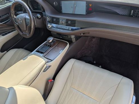 Used 2020 Lexus LS 500 w/ Interior Upgrade Package RWD image 34