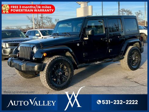 Used 2018 Jeep Wrangler Unlimited Sahara w/ Connectivity Group AWD/4WD image 3