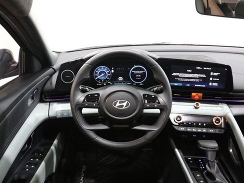 Used 2026 Hyundai Elantra Limited FWD image 13