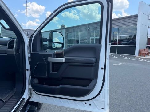 Used 2022 Ford F250 Lariat w/ Black Appearance Package AWD/4WD image 31