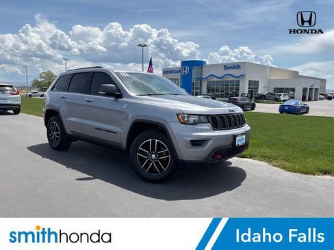 Used 2017 Jeep Grand Cherokee Trailhawk AWD/4WD image 1