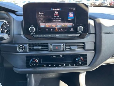 Used 2024 Nissan Pathfinder S image 23